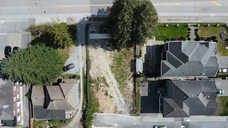 10585 128 STREET - photo 3 of 6