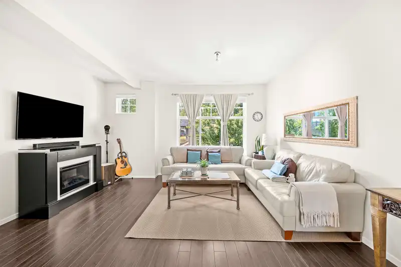 23 13886 62 AVENUE - photo 3 of 39