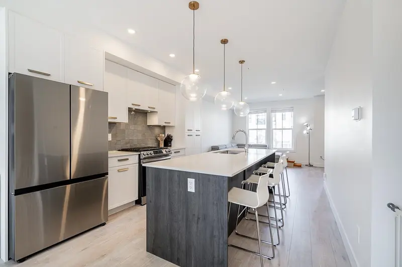 45 20680 76B AVENUE - photo 3 of 22