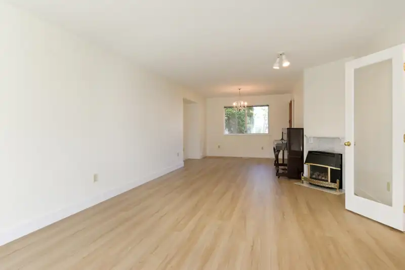 9469 154 STREET - photo 4 of 40