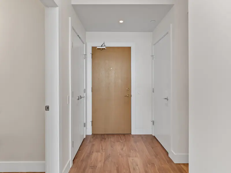 612 258 NELSON'S COURT - photo 2 of 25