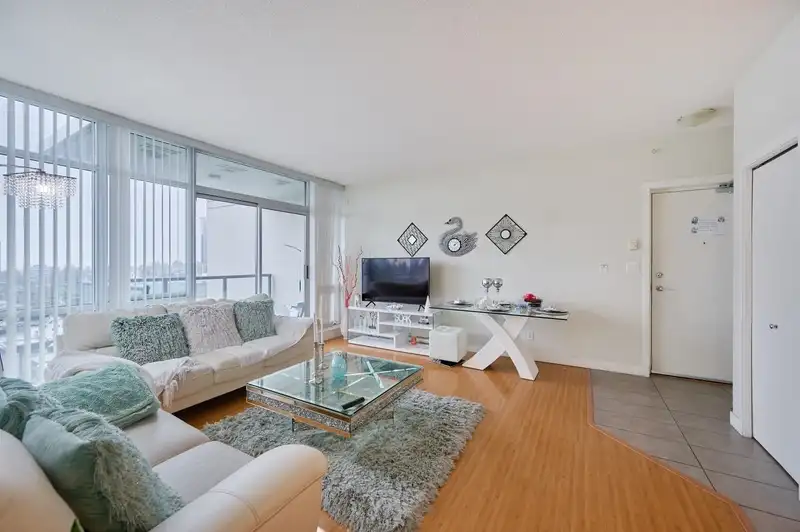 808 13399 104 AVENUE - photo 1 of 18