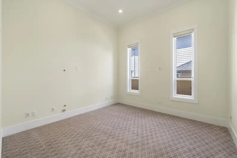 6711 123A STREET - photo 4 of 33