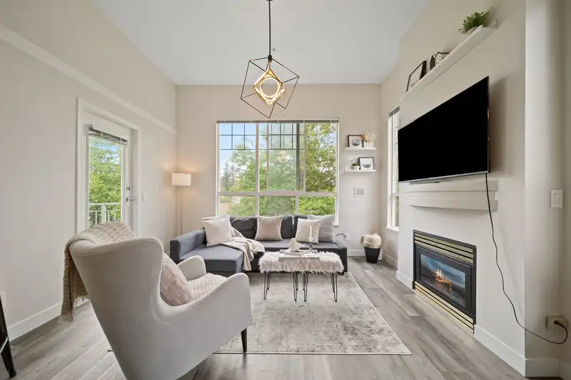 404 10186 155 STREET - photo 2 of 25