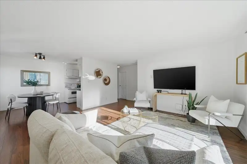 314 15238 100 AVENUE - photo 1 of 25