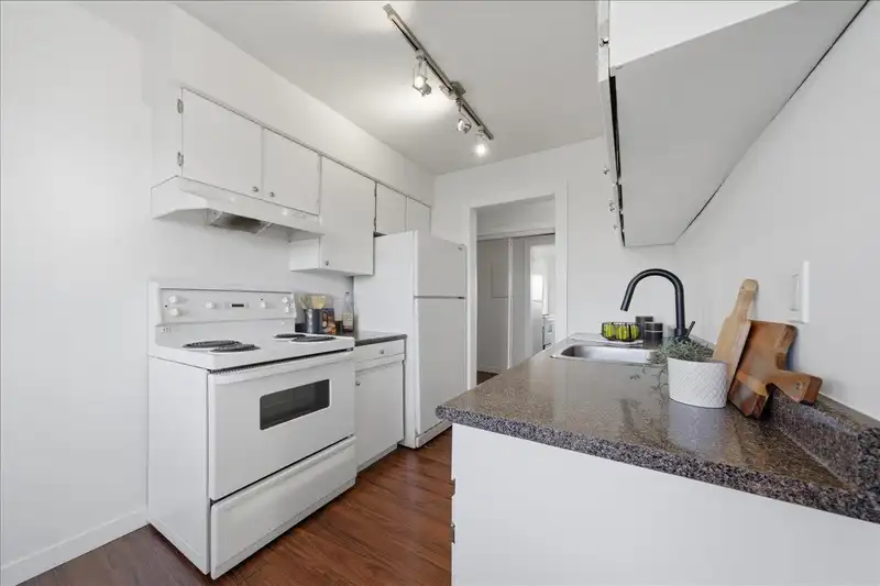314 15238 100 AVENUE - photo 3 of 25