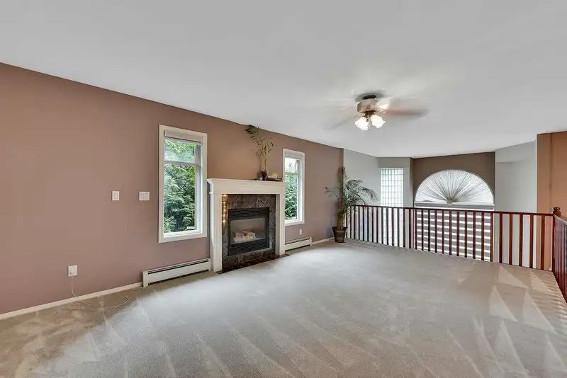 11933 96 AVENUE - photo 3 of 40