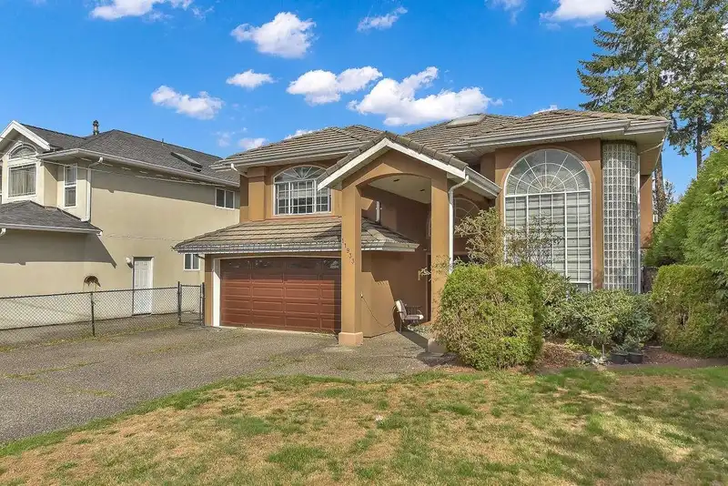 11933 96 AVENUE - photo 4 of 40