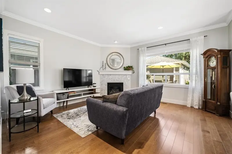 5158 WESTMINSTER LANE - photo 4 of 25