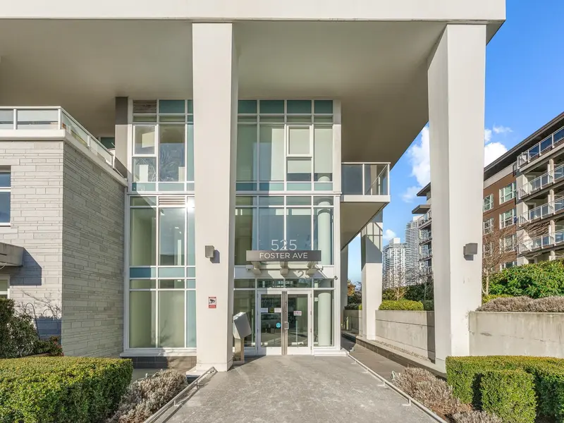 907 525 FOSTER AVENUE - photo 2 of 25