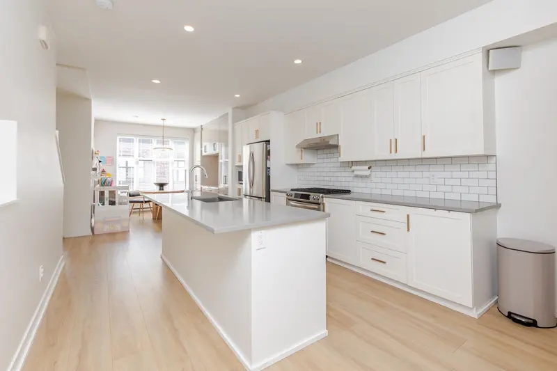 11 15588 32ND AVENUE - photo 3 of 25