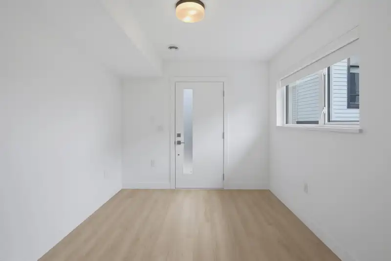 46 16487 89 AVENUE - photo 4 of 34
