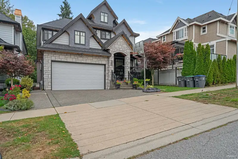 6116 140 STREET - photo 2 of 40