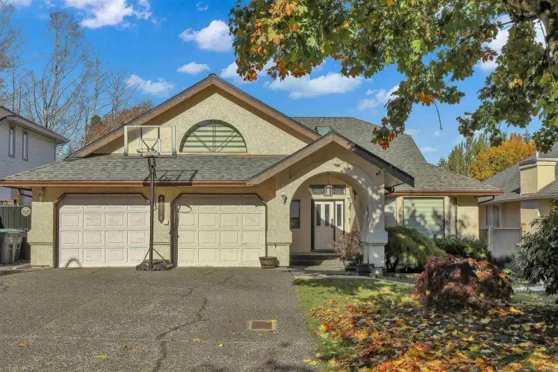 13571 60A AVENUE - photo 1 of 25