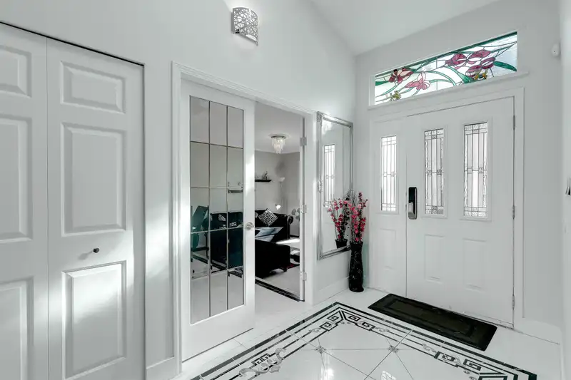 13571 60A AVENUE - photo 2 of 25