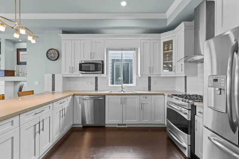 7259 192 STREET - photo 4 of 40