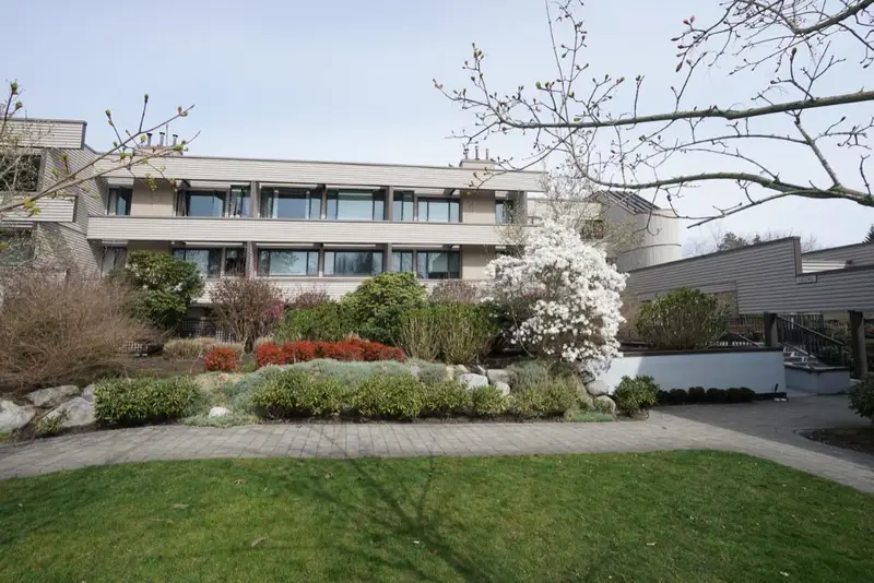 306 15275 19 AVENUE - photo 1 of 14