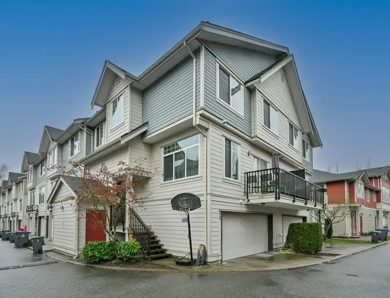 50 15399 GUILDFORD DRIVE - photo 2 of 21