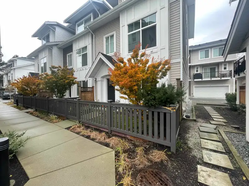 30 12073 62 AVENUE - photo 3 of 34
