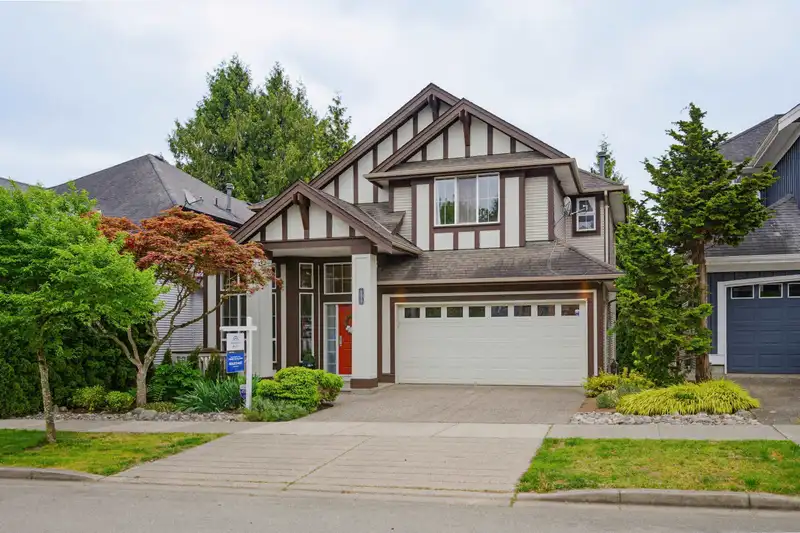 6072 165 STREET - photo 1 of 39