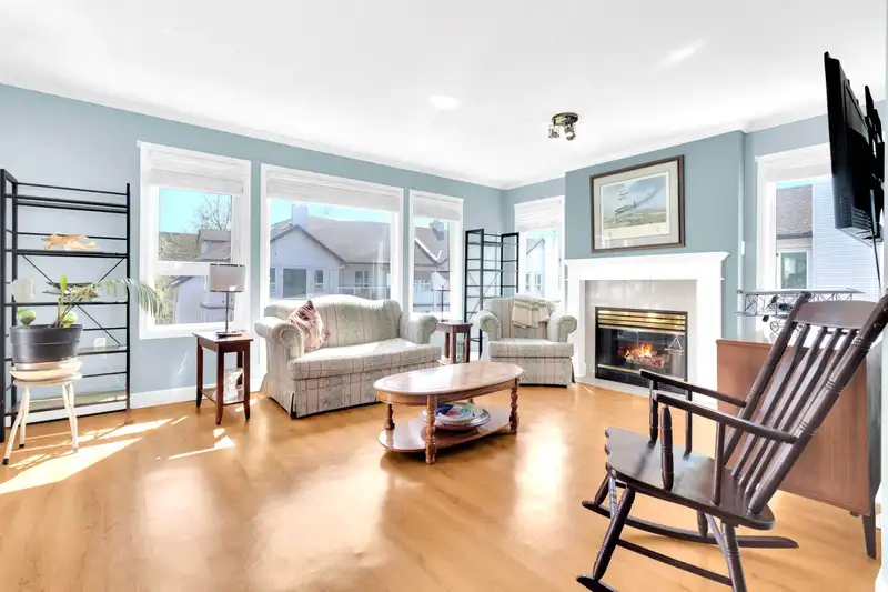 302 17740 58A AVENUE - photo 1 of 22
