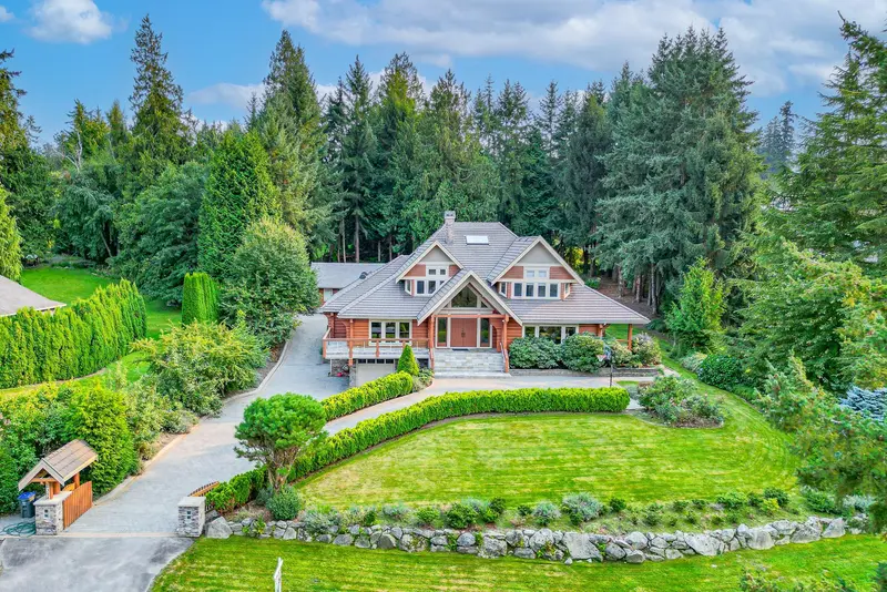 16354 30B AVENUE - photo 2 of 25