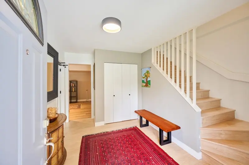 809 SEYMOUR BOULEVARD - photo 2 of 25