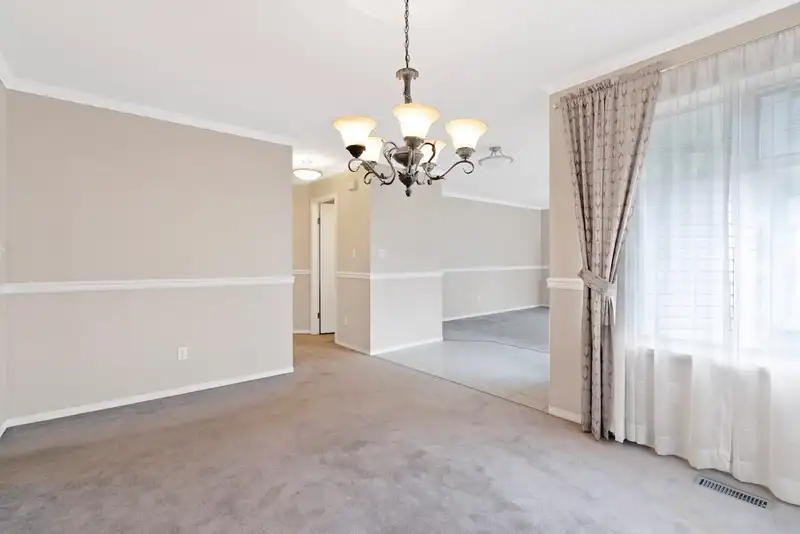 15442 91 AVENUE - photo 3 of 40