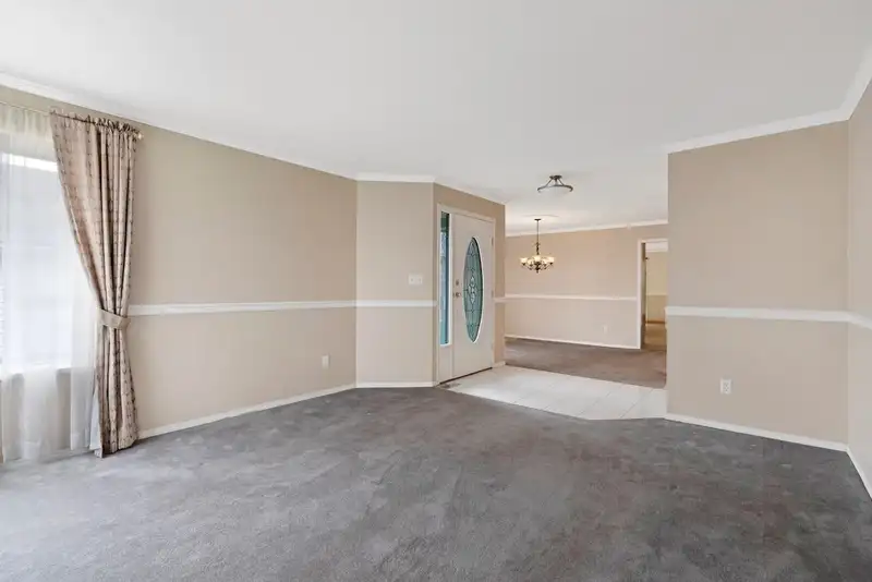 15442 91 AVENUE - photo 4 of 40