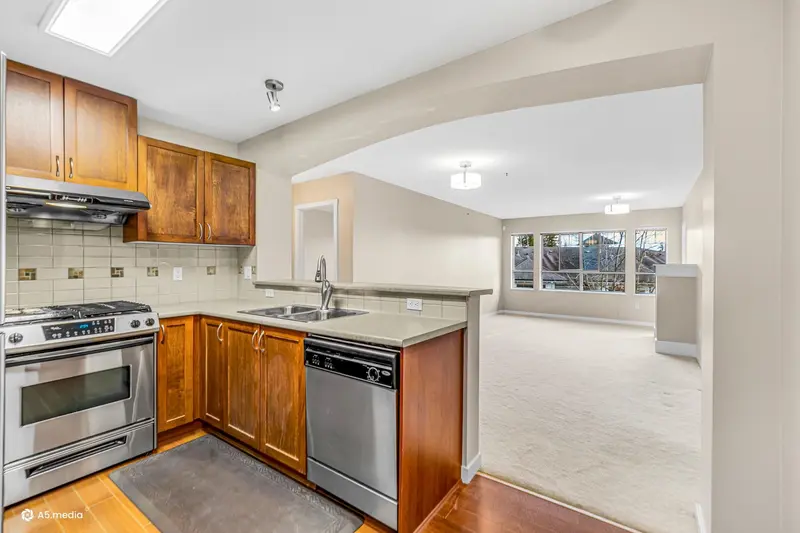 401 2951 SILVER SPRINGS BOULEVARD - photo 4 of 25