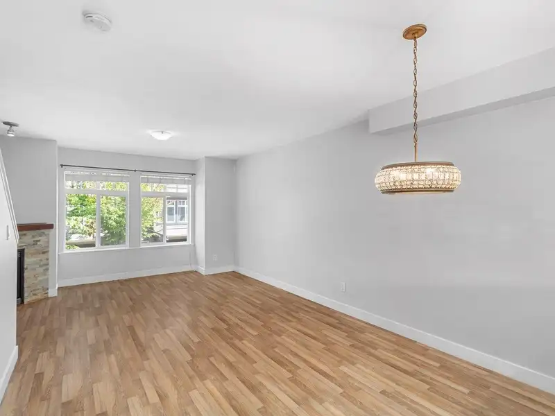 26 19448 68 AVENUE - photo 3 of 23