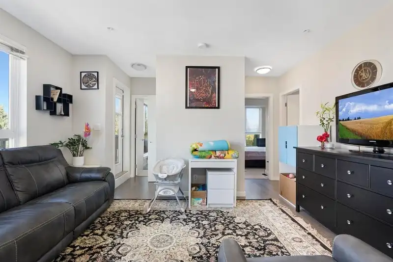 405 13768 108 AVENUE - photo 2 of 22