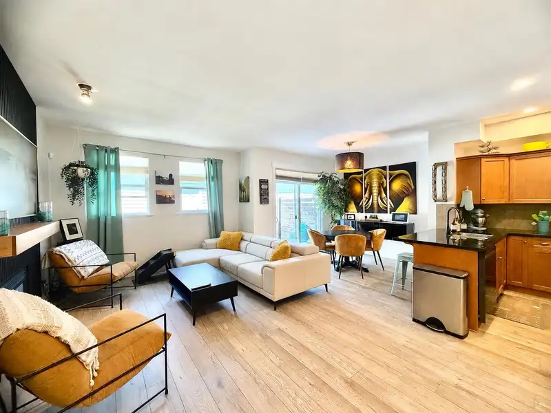 3 18011 70 AVENUE - photo 1 of 40