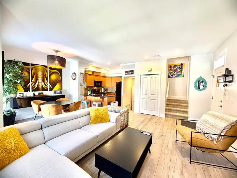 3 18011 70 AVENUE - photo 4 of 40