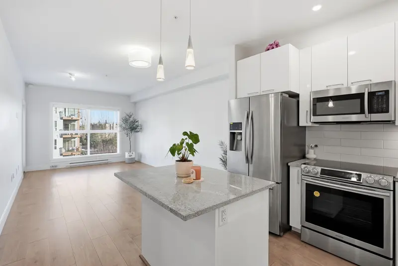 310 20175 53 AVENUE - photo 1 of 25