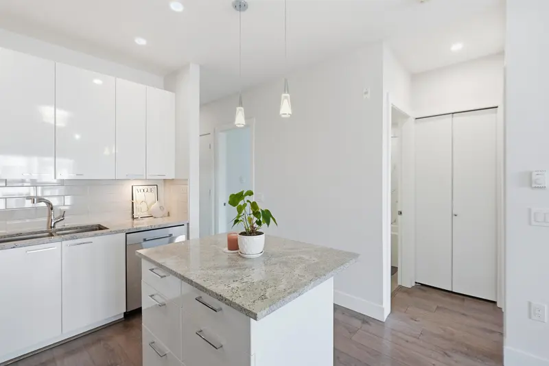 310 20175 53 AVENUE - photo 3 of 25