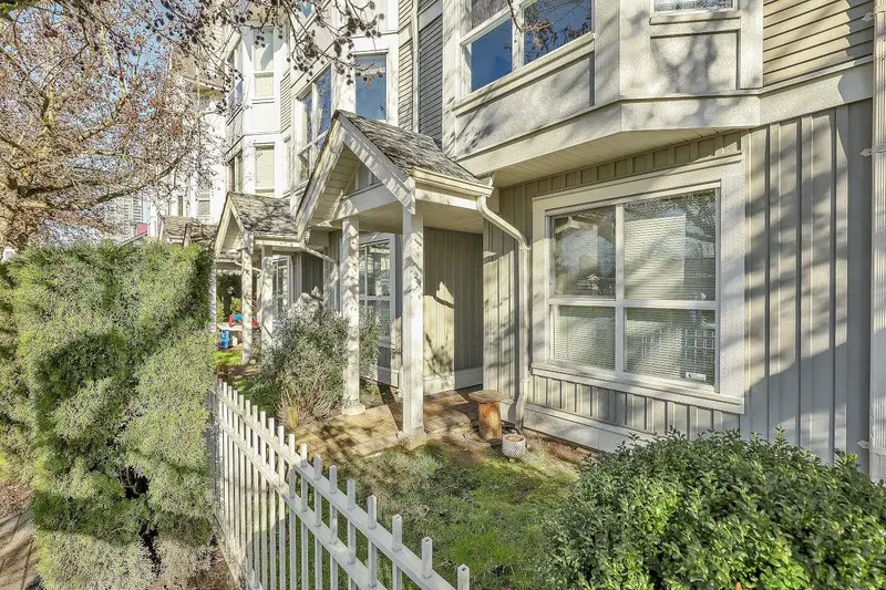 40 7370 STRIDE AVENUE - photo 1 of 25