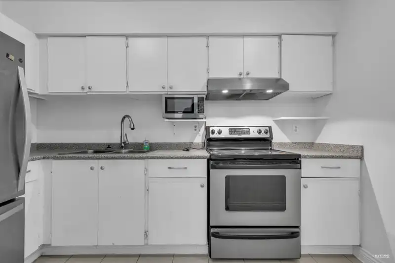 10590 Holly PARK LANE - photo 4 of 12