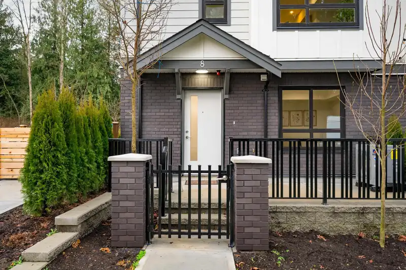 5 5993 143 STREET - photo 2 of 25