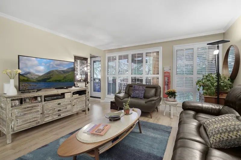 202 9300 GLENACRES DRIVE - photo 2 of 23