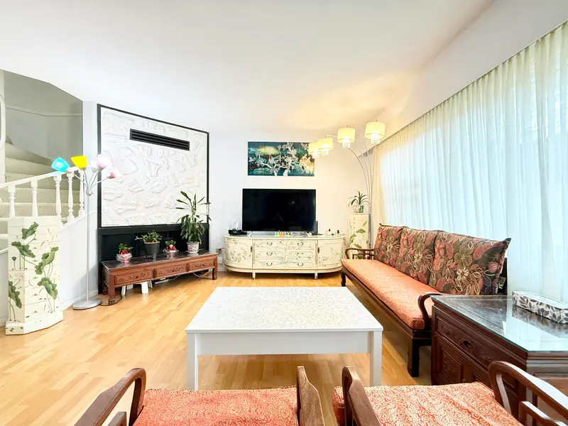 27 10011 SWINTON CRESCENT - photo 3 of 23