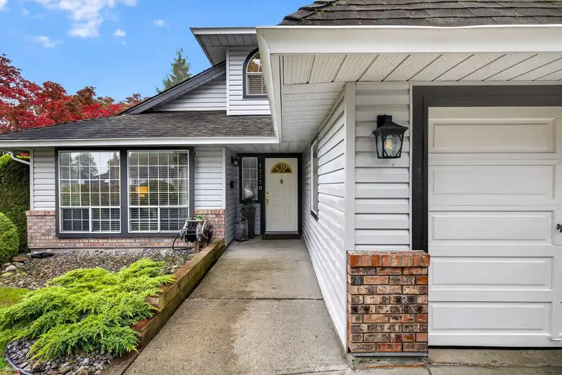 13370 61 AVENUE - photo 2 of 25