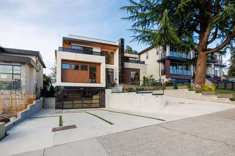 15029 86 AVENUE - photo 1 of 40