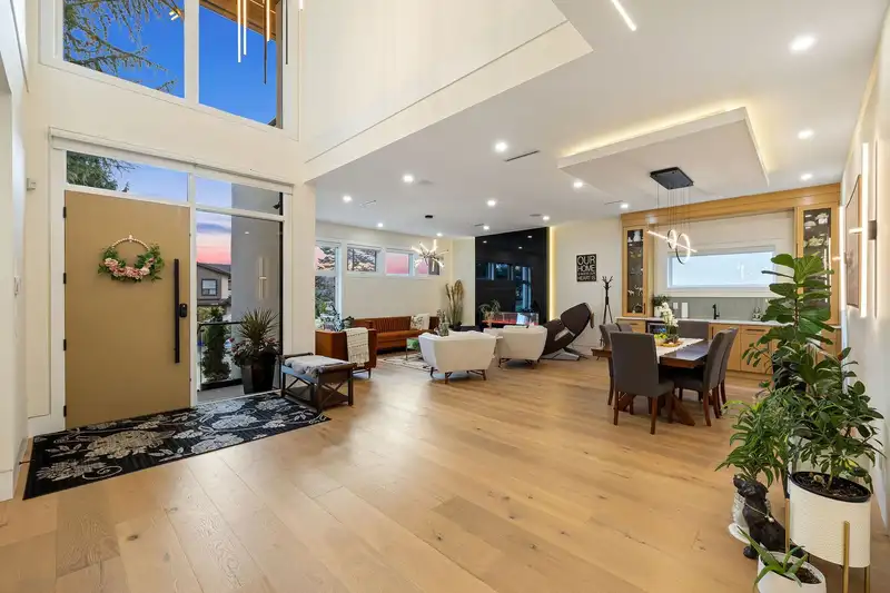 15029 86 AVENUE - photo 2 of 40