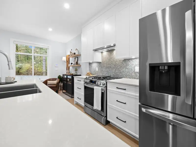 8 9688 182A STREET - photo 3 of 18