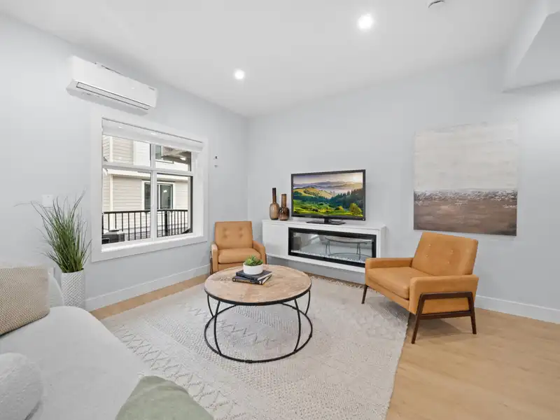 8 9688 182A STREET - photo 4 of 18