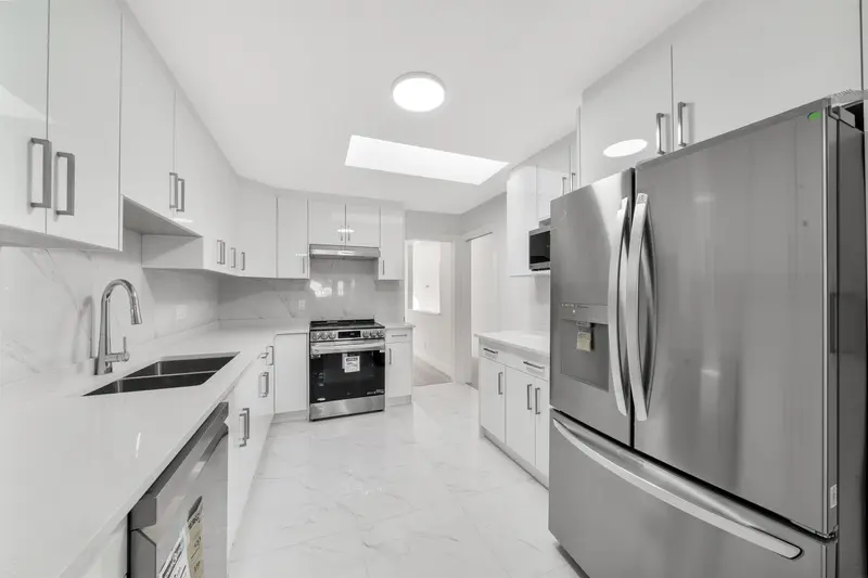 5811 SPROTT STREET - photo 1 of 18