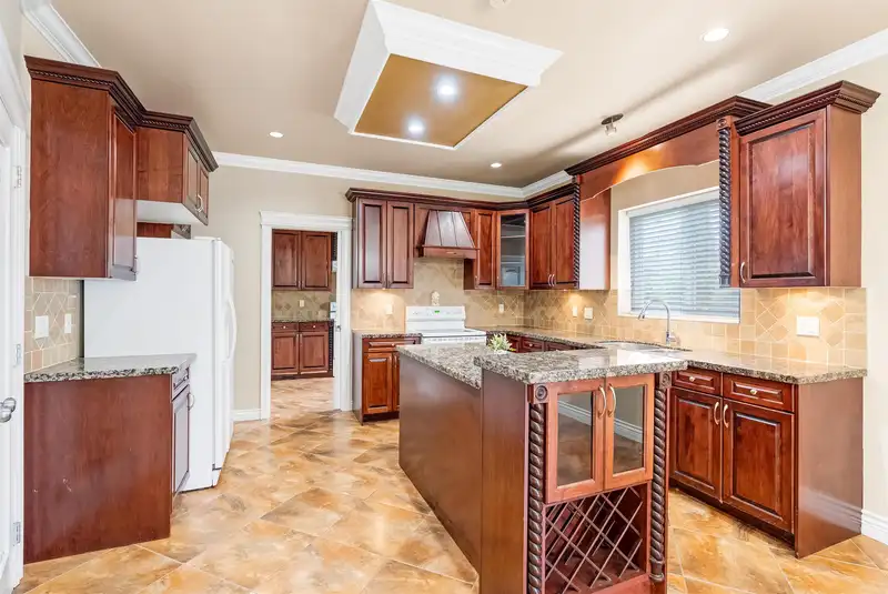 7161 151 STREET - photo 2 of 31
