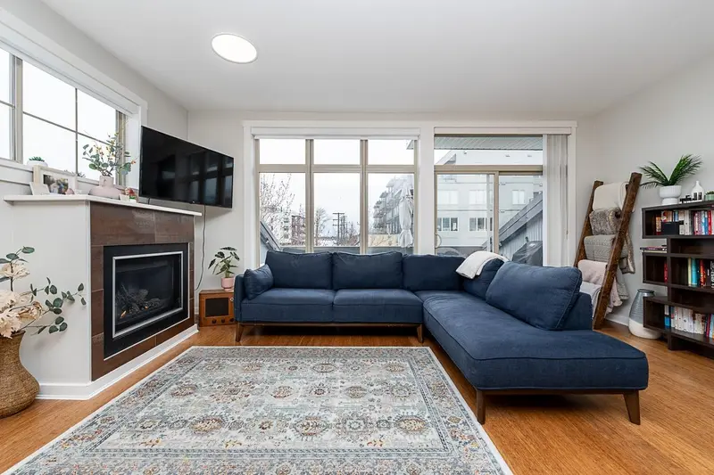 220 6111 LONDON ROAD - photo 4 of 25