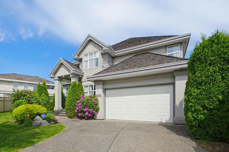 10485 168A STREET - photo 2 of 40